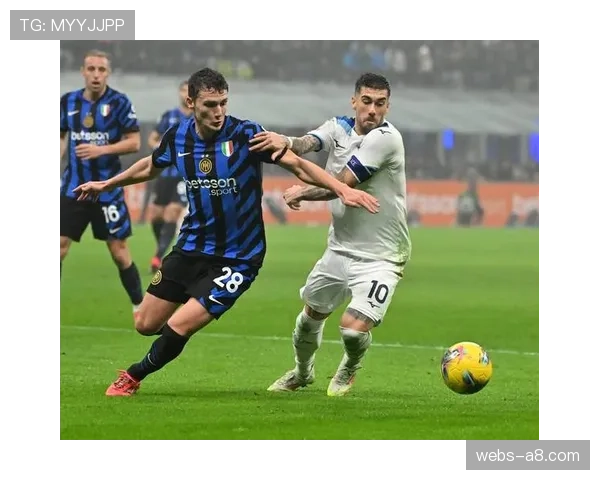 国际米兰开场10分钟即通过前场逼抢造成进球,展现高压战术成效 国际米兰开场10分钟即通过前场逼抢造成进球,展现高压战术成效